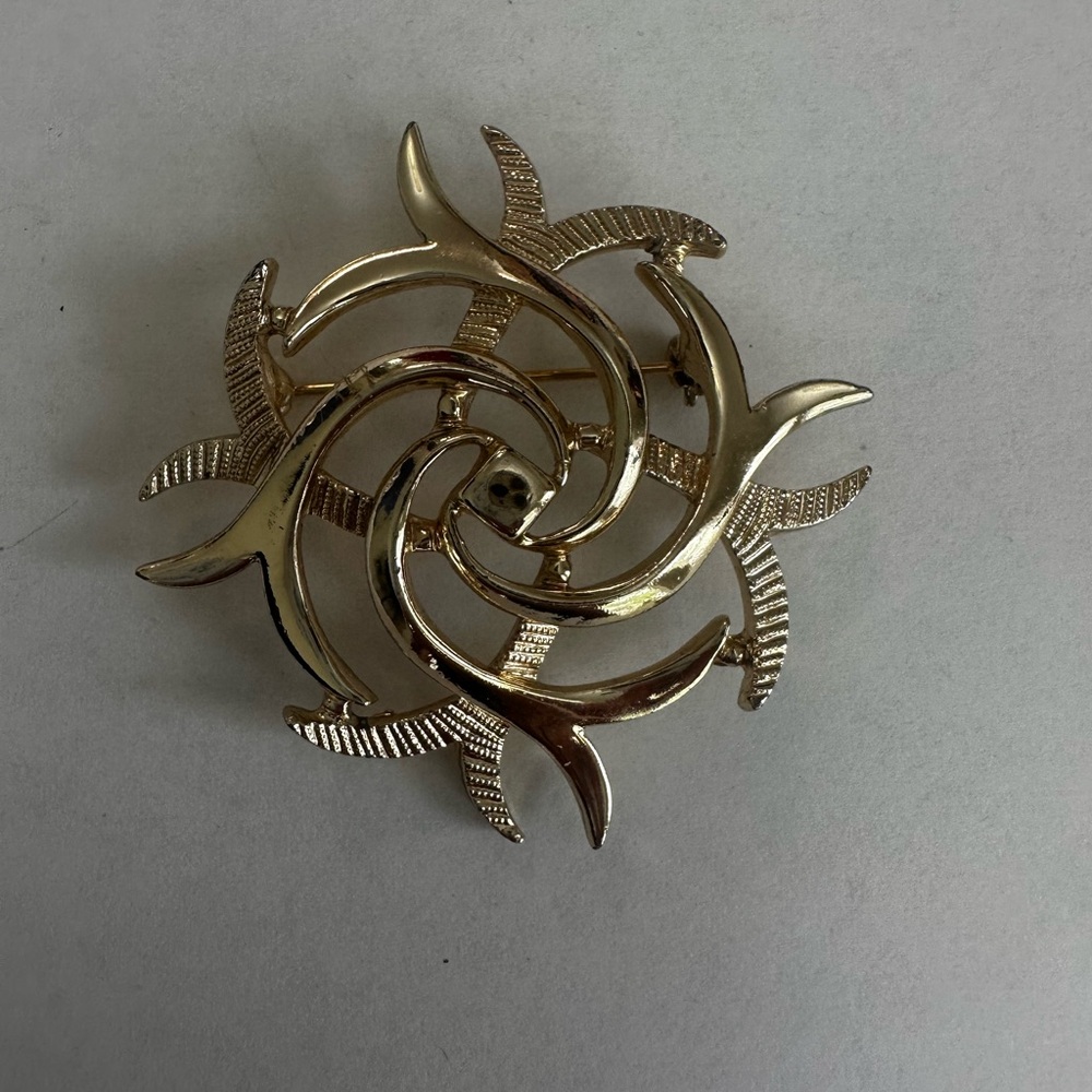 Sarah Coventry Gold Brooch